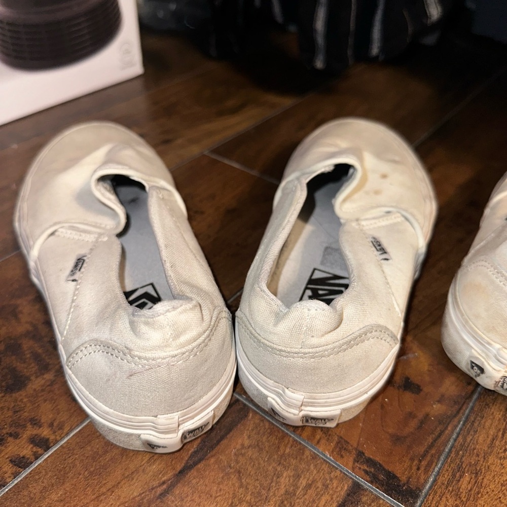 Vans - Picture 3 of 3